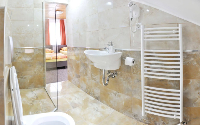 Guest House Ćiro