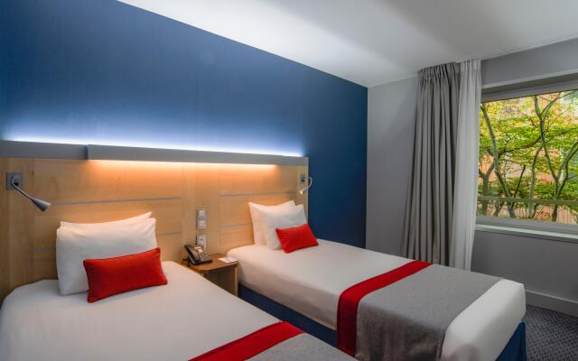 Holiday Inn Express Paris-Canal de la Villette, an IHG Hotel