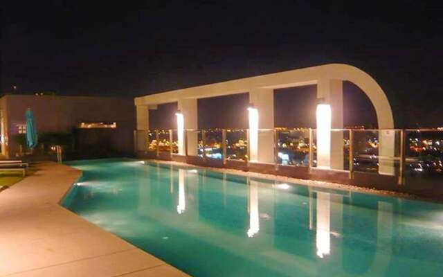 Highrise Cityview Aspire Condo Gym Pool