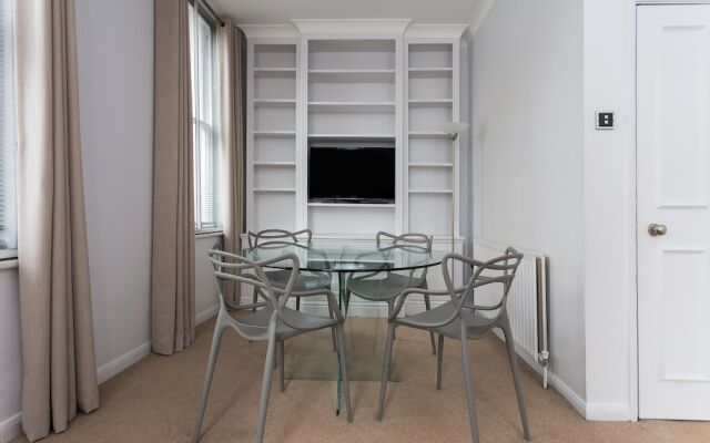 1 Bedroom Flat in Chelsea Sleeps 4