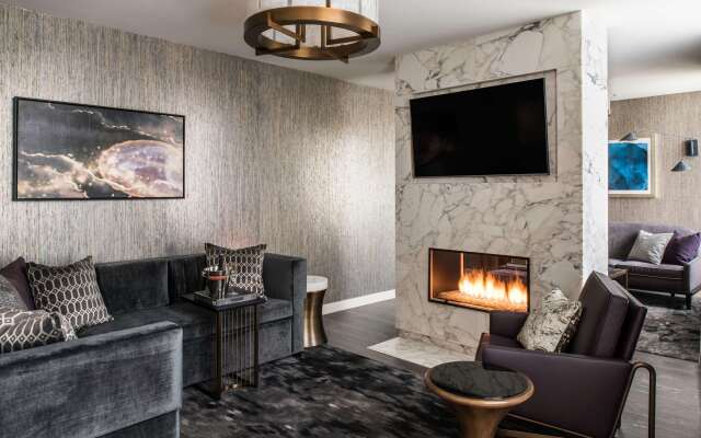 LondonHouse Chicago, Curio Collection by Hilton