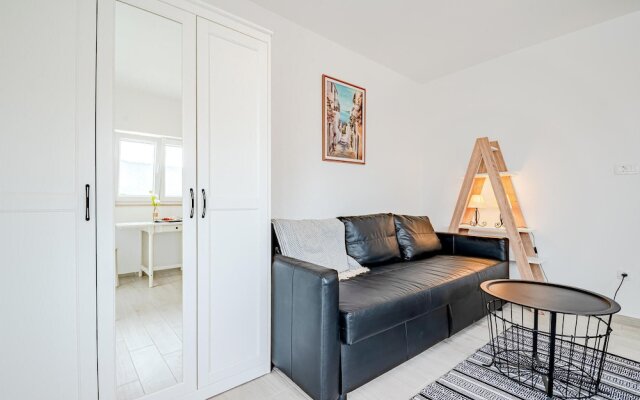 Beautiful Apartment in Orebic With Wifi