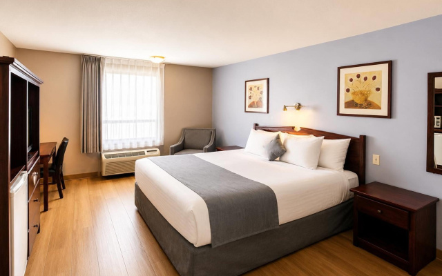 Super 8 by Wyndham Lake Country/Winfield Area