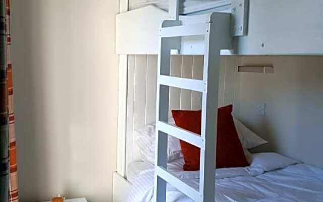 Central Bar Guesthouse