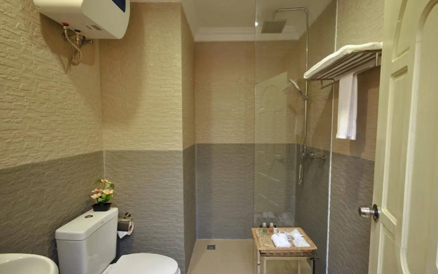 Royal Golden View Hotel