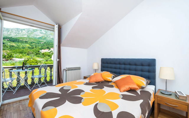 Francesca Guesthouse