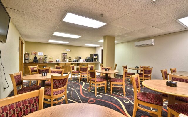 Katahdin Inn & Suites