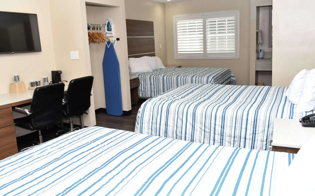 Travelodge by Wyndham Long Beach Convention Center