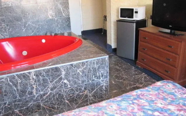 Budget Host Town Center