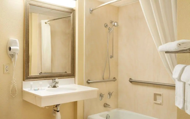 Travelodge By Wyndham Sturgis