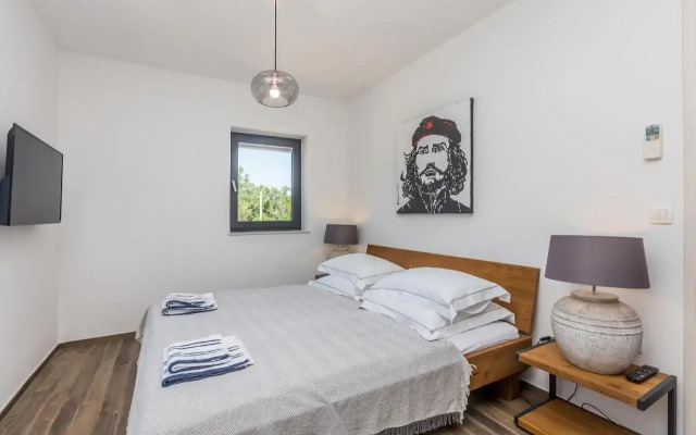 Holiday House Rasopasno Ii