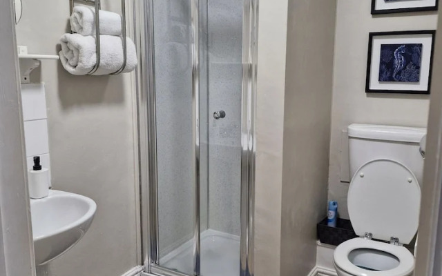 Warwick Lodge Guesthouse