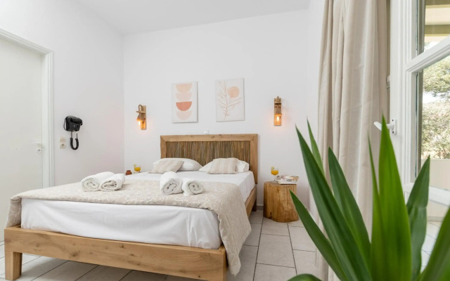 Studios Vrettos Beachfront Hotel