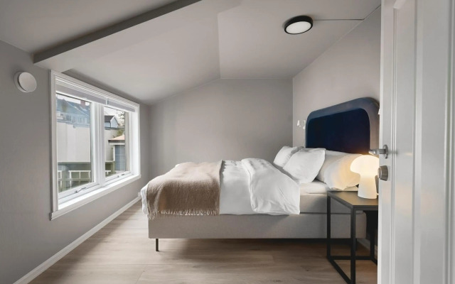 Enter Viking Hotel