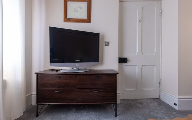 Centrally-located Flat in Stunning Period Building