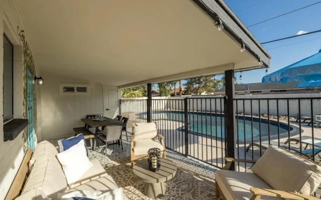 Tempe Wesleyan 4 Bedroom Home by RedAwning