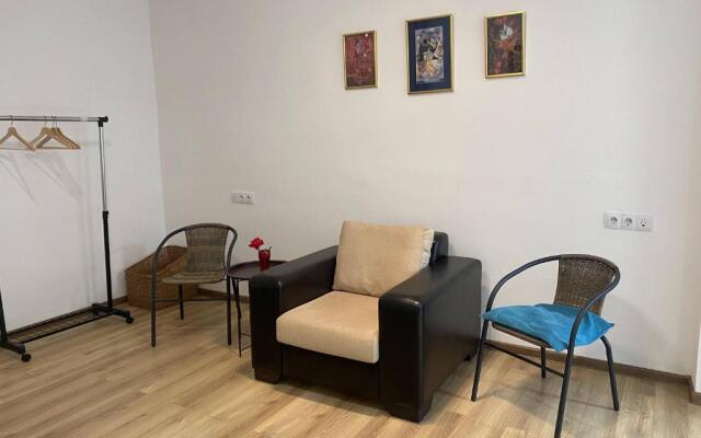 City Center Apart with Garden AC Near Metro