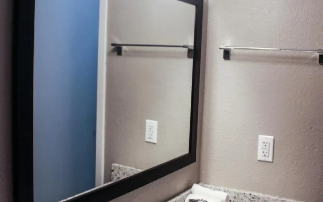Clarion Hotel Overland Park