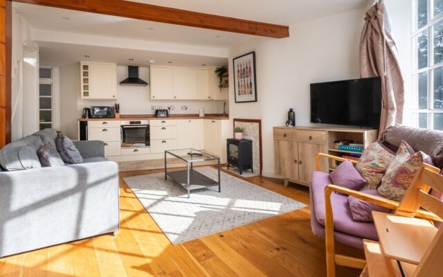 Bright & Quirky 3BD Home - Wellington Terrace!