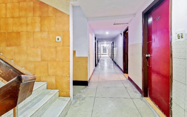 OYO 29077 Hotel Ratandeep