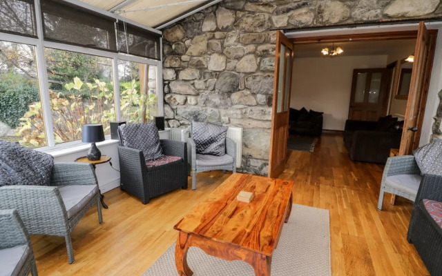 Ddol Helyg Farmhouse