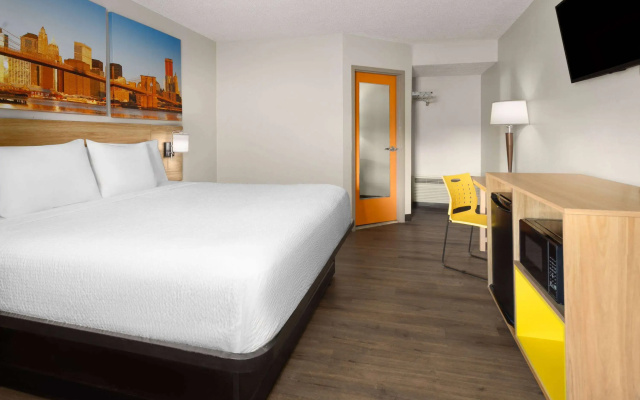 Days Inn & Suites by Wyndham Albany