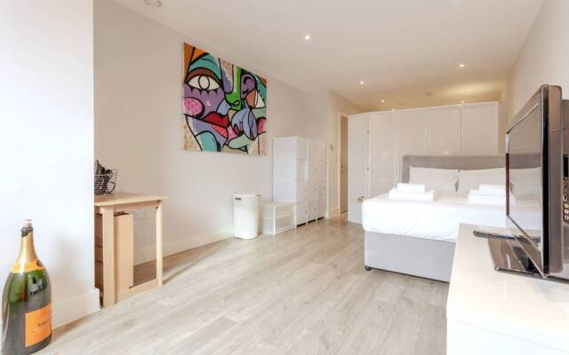 Pristine Modern Flat in East London