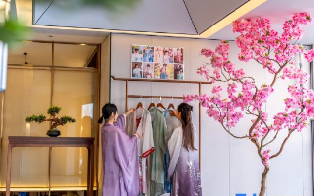 Moshang Qingju Hotel (Shenqiu  North Station . LongdingGuomao Branch)