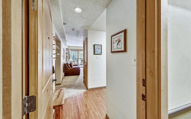 Atrium 003 1 Bedroom Condo by RedAwning