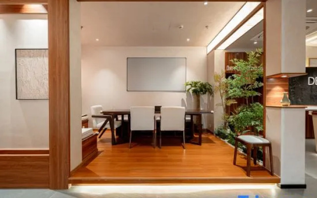 Xihe Hotel (Lujiazui Lancun Road Subway Station Branch)