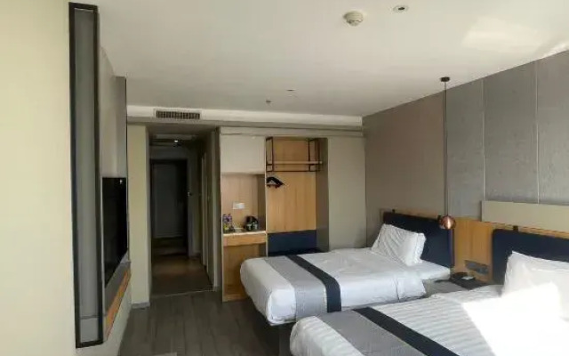 Motel At Train Station Taiyuan