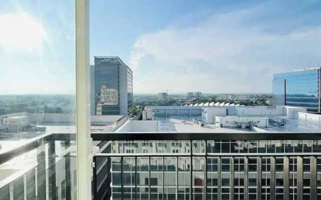 Cozy 1-bedroom Retreat in Iloilo City With City Views