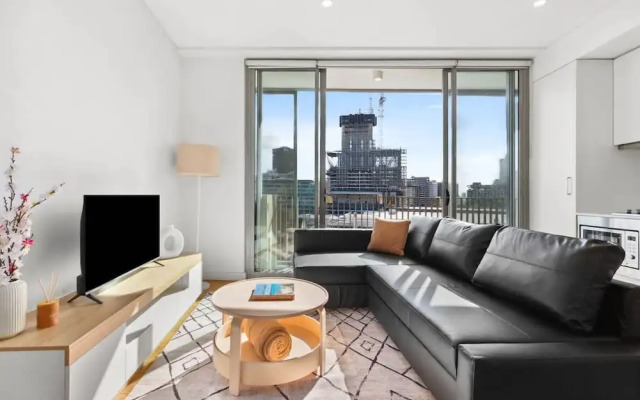 Central Peaceful 1 Bedroom With Balcony Aircon