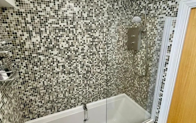 Bright 1 bed flat near Cabot Circus