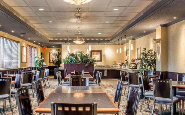 Clarion Hotel & Suites Riverfront