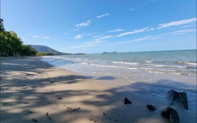 Absolute Beachfront 4 Bedroom Luxury Holiday Home
