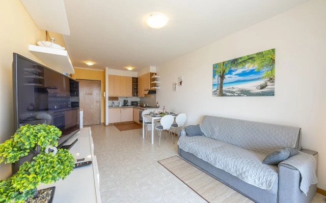 Kristall Lago Pool View