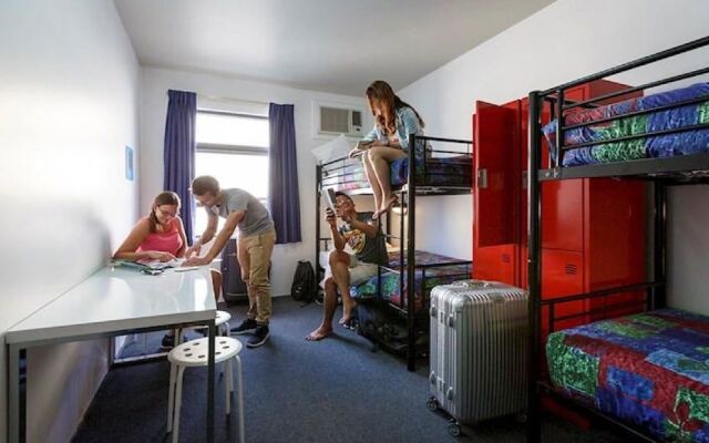 BHostels International Drive North