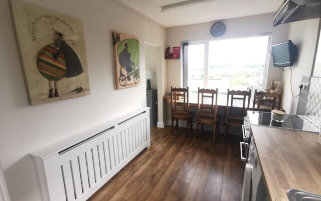 Lovely 3-bed House in Derry