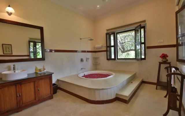 Roop Niwas Kothi, Near Mandawa