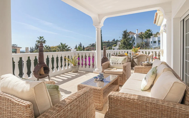 Luxury Family Escape Golf & Pool Retreat