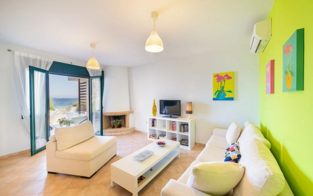 Fluo Seaside Apartment