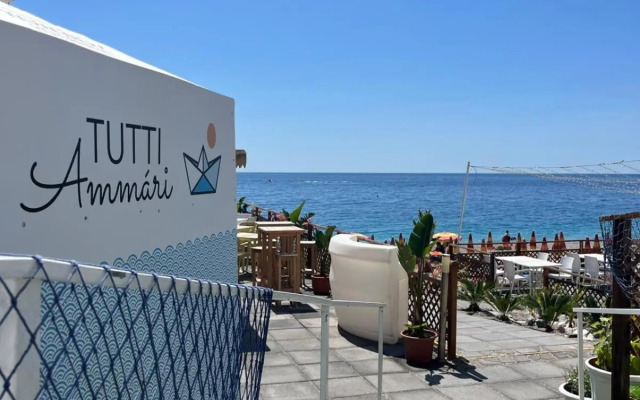 Maniel Beach Hotel