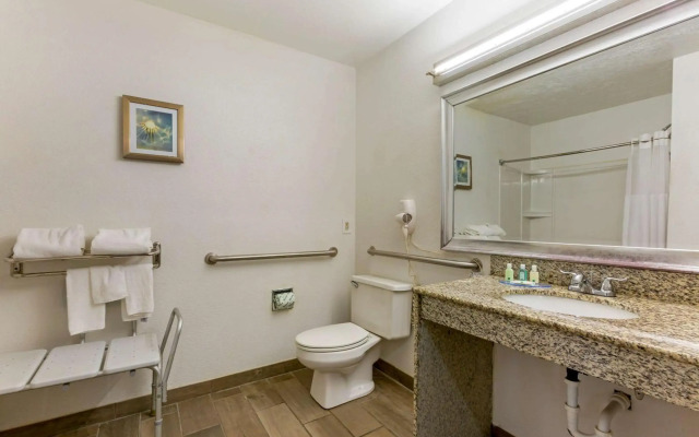 Quality Inn Alexis Rd