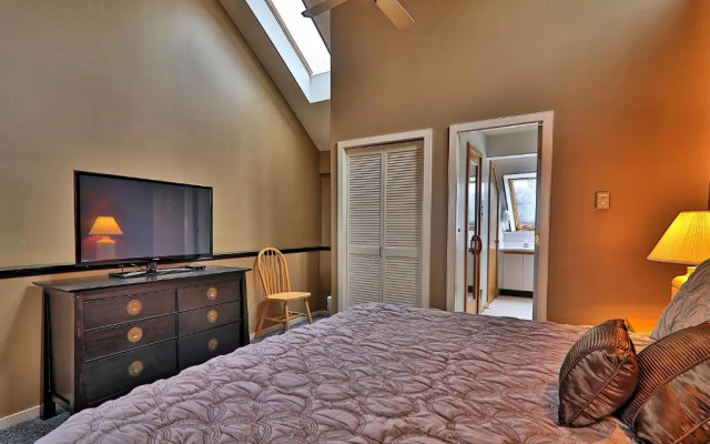 Highridge Condominium Unit E11