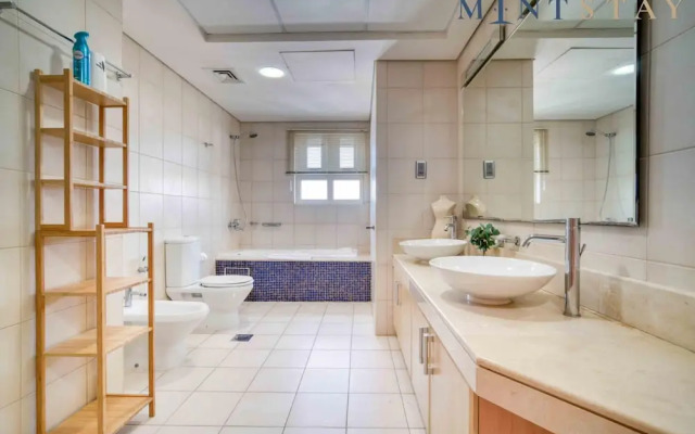 Chic Beachside 3BR Living at the Palm