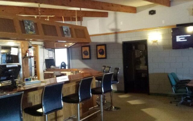 Maple Creek Motor Inn