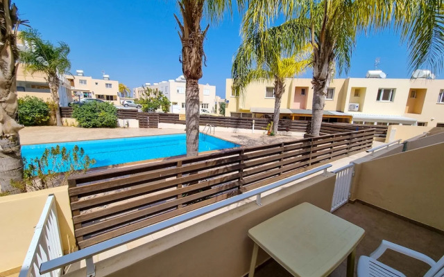 Christina'S Mezoneta