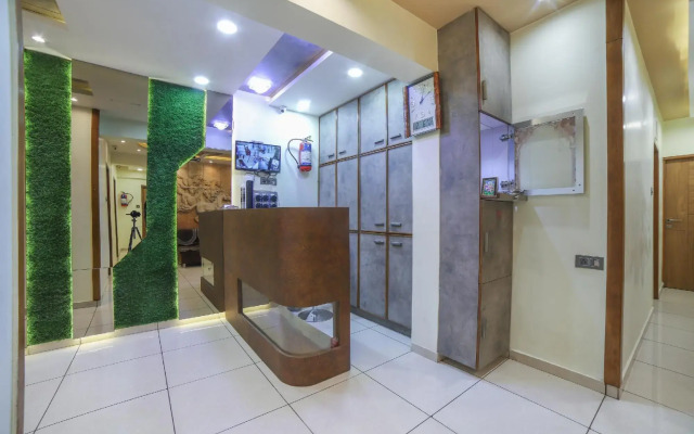OYO 66877 Hotel VM Palace