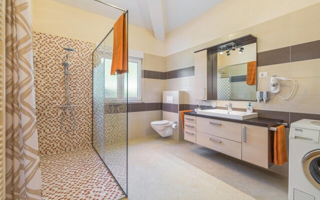 Amazing Home in Medulin With Wifi and 6 Bedrooms
